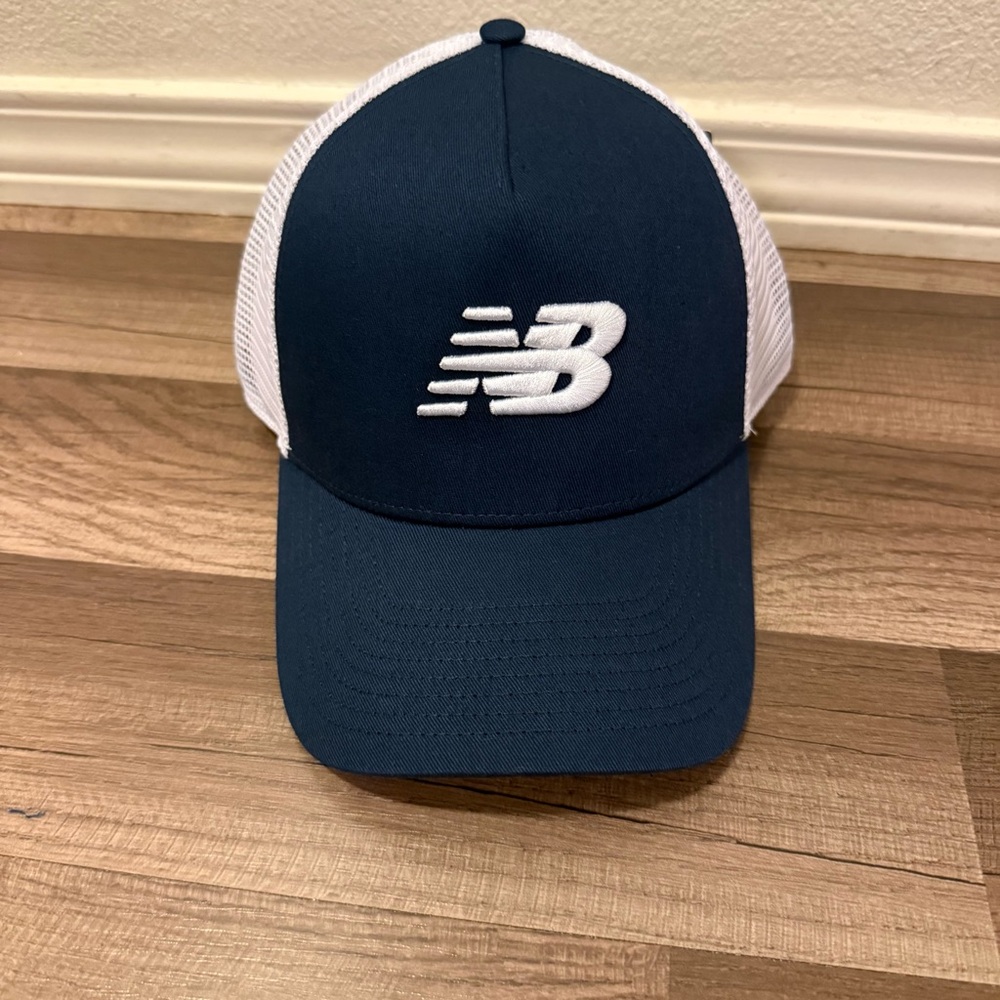 New Balance Dark Blue Cap with White Mesh - Picture 7 of 10